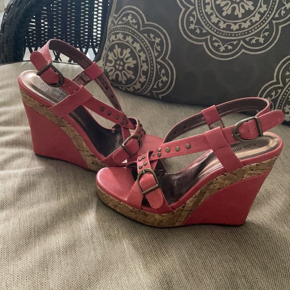 Wedges with Stud Detail - Picture 3 of 7